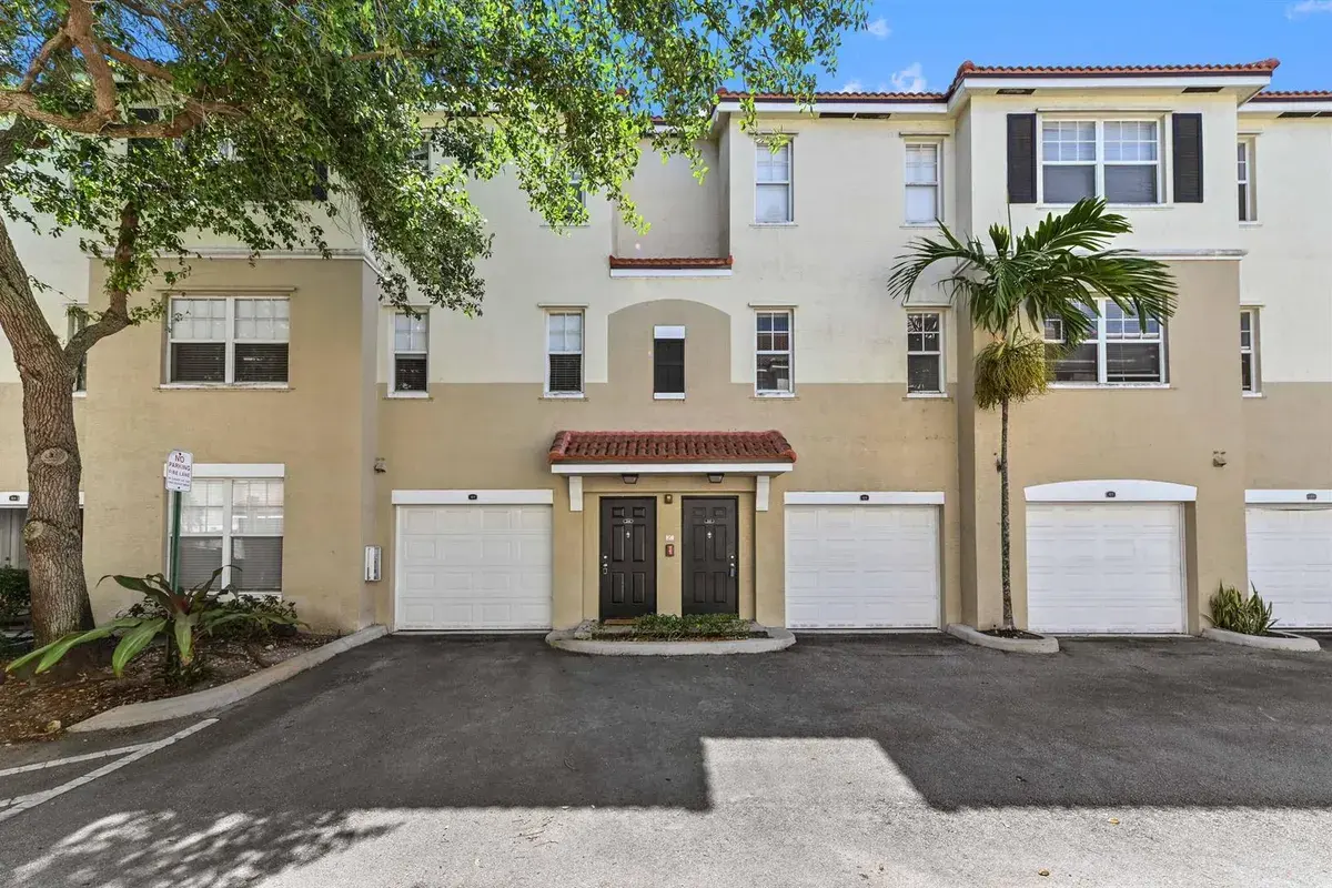 6020 W Sample Road # 204, Coral Springs FL 33067
