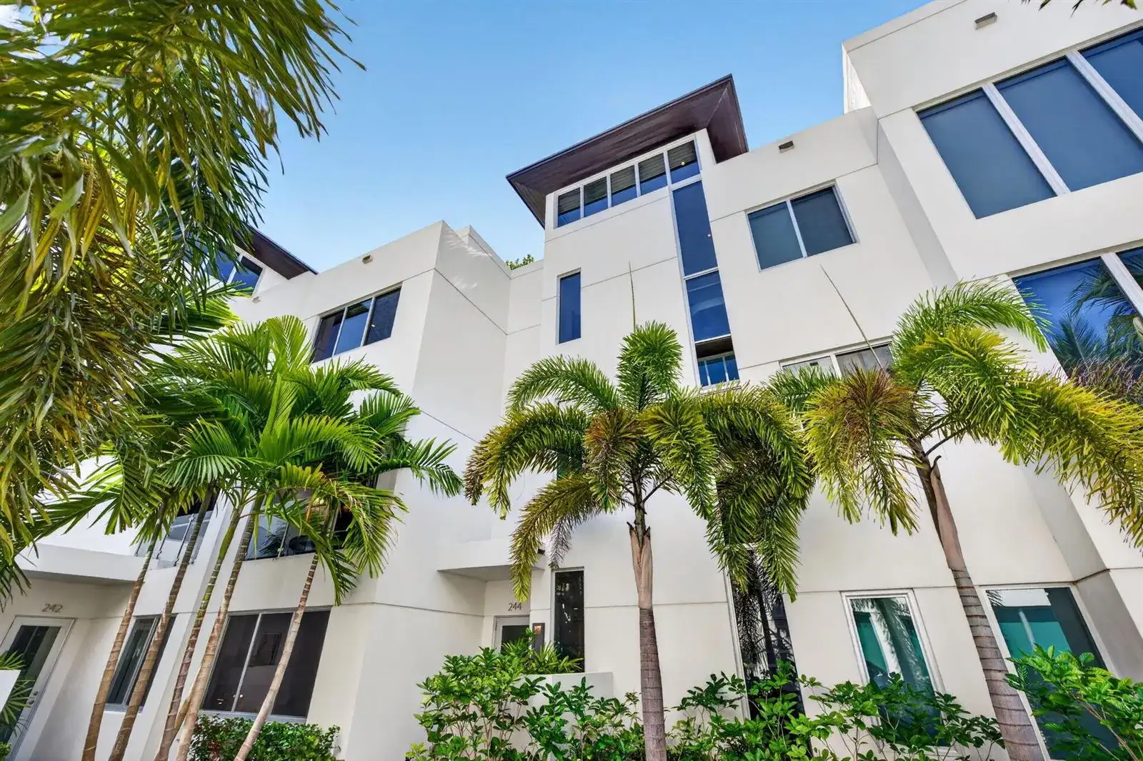 244 Garden Court, Lauderdale By The Sea FL 33308 photo 2