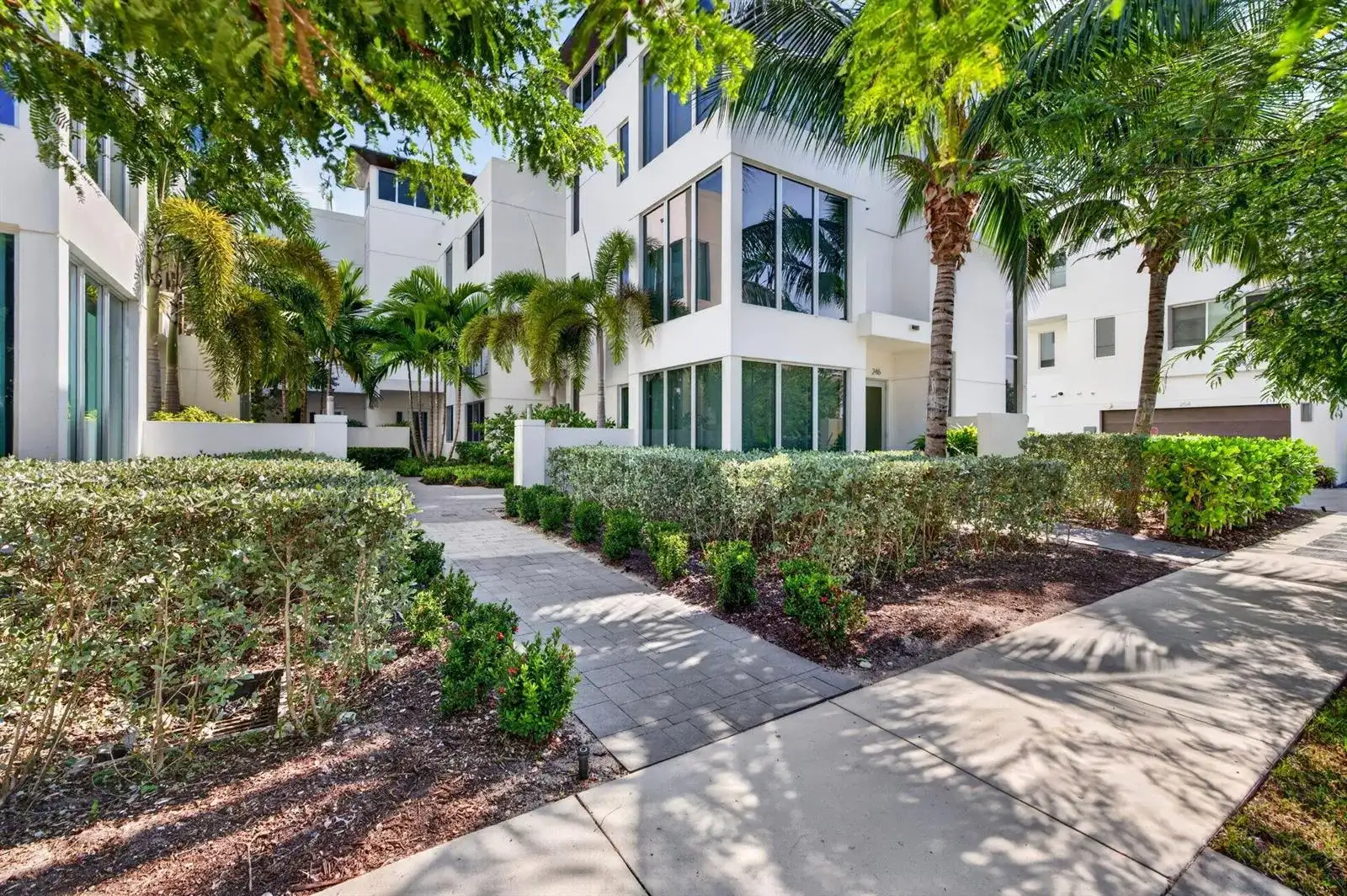 244 Garden Court, Lauderdale By The Sea FL 33308 photo 3