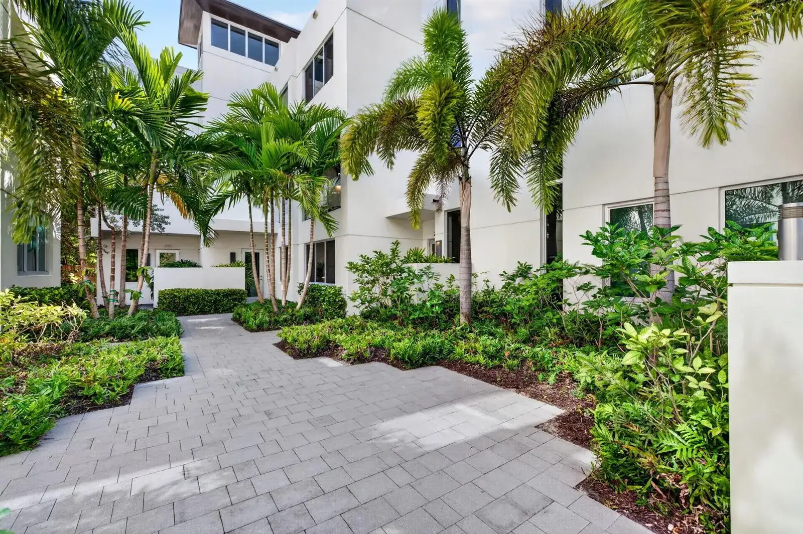 244 Garden Court, Lauderdale By The Sea FL 33308 photo 4