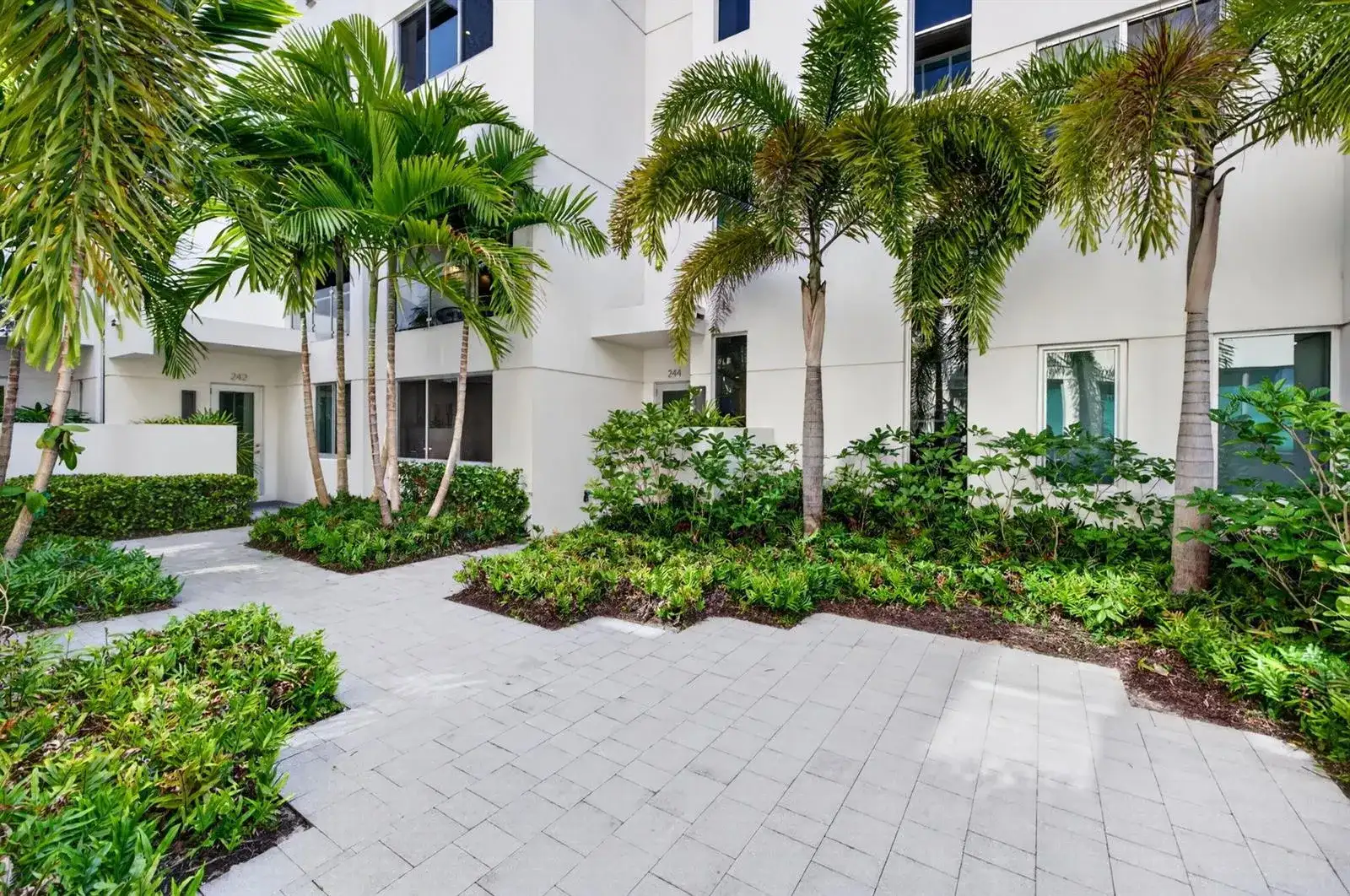 244 Garden Court, Lauderdale By The Sea FL 33308 photo 5