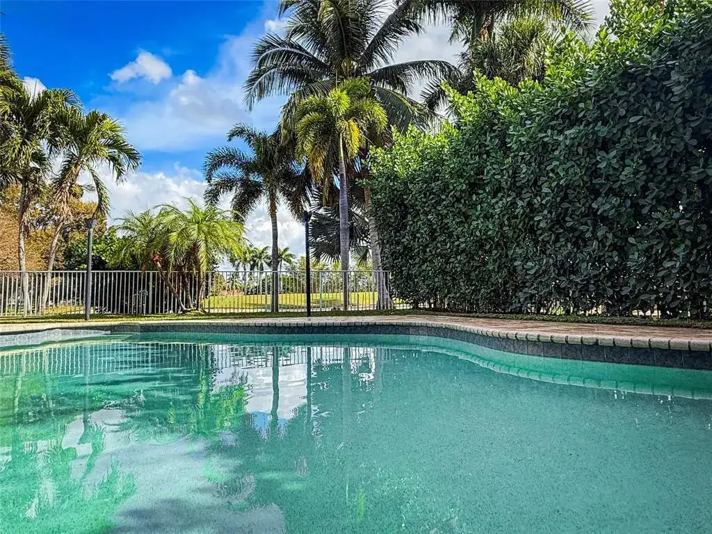 1919 S CLUB Drive, Wellington FL 33414 photo 2