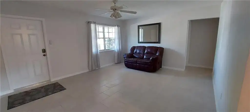 738 SW 5TH Avenue, Hallandale Beach FL 33009 photo 2
