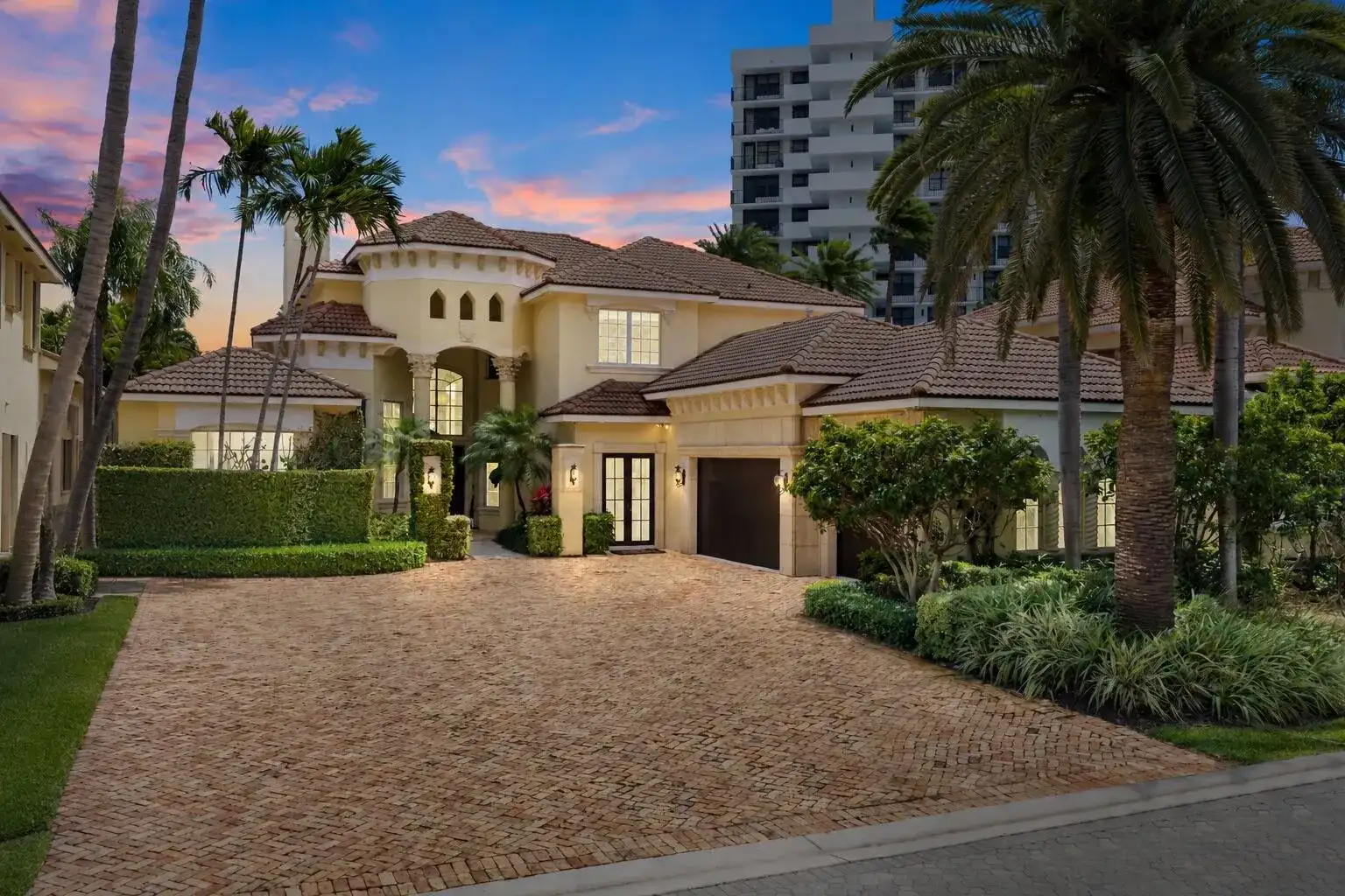 1019 Grand Court, Highland Beach FL 33487