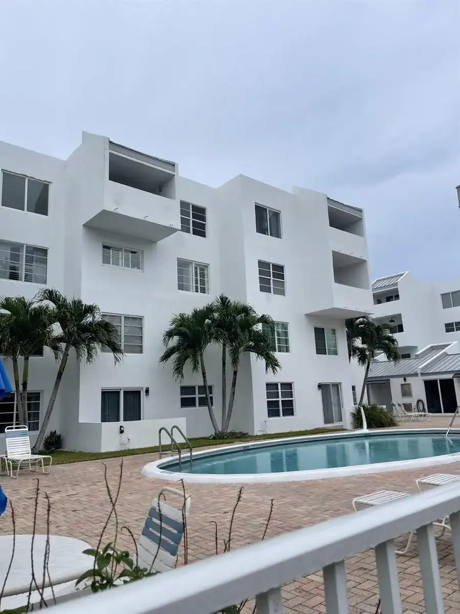 2840 NE 14TH ST Causeway # 203A, Pompano Beach FL 33062