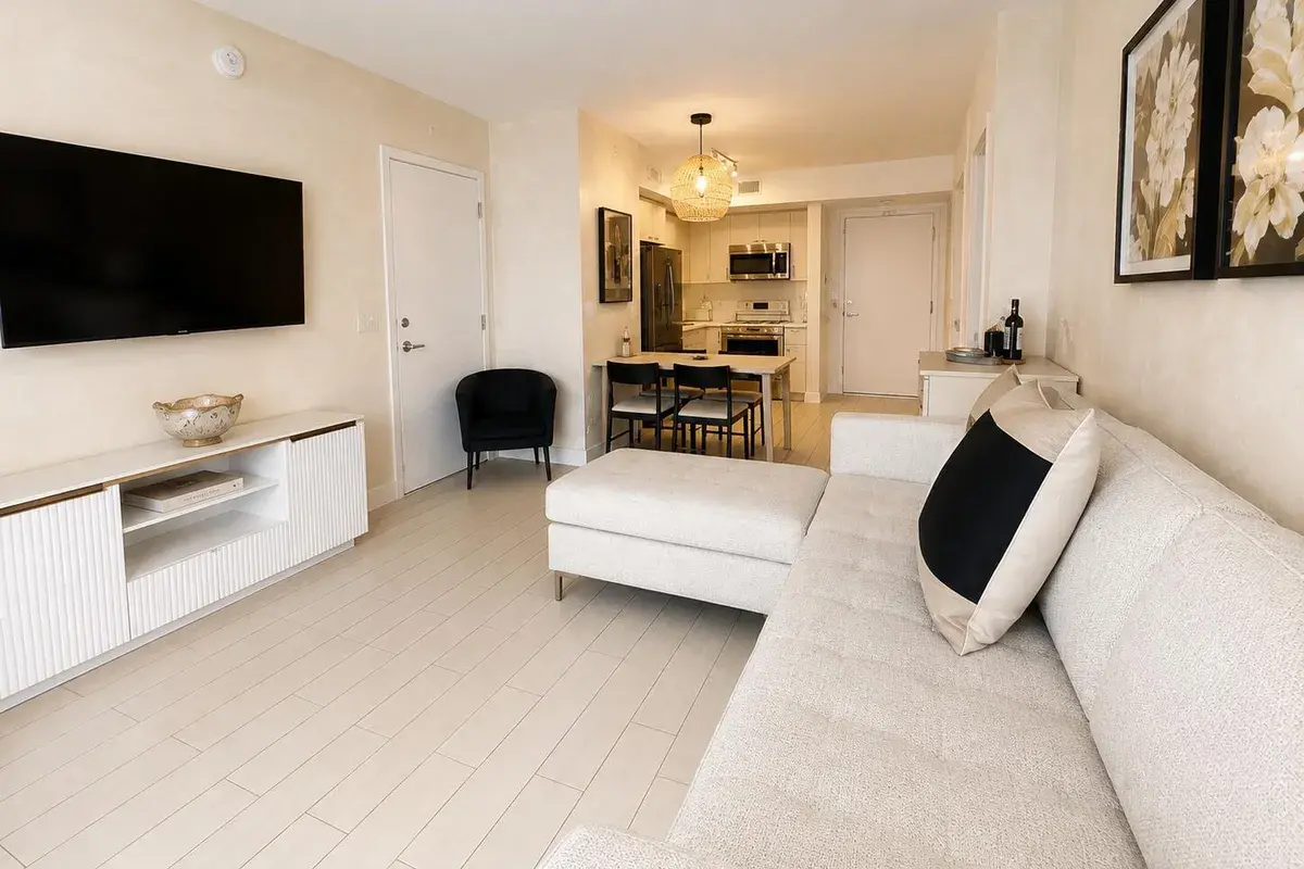 2602 E HALLANDALE BEACH Boulevard # R403, Hallandale Beach FL 33009