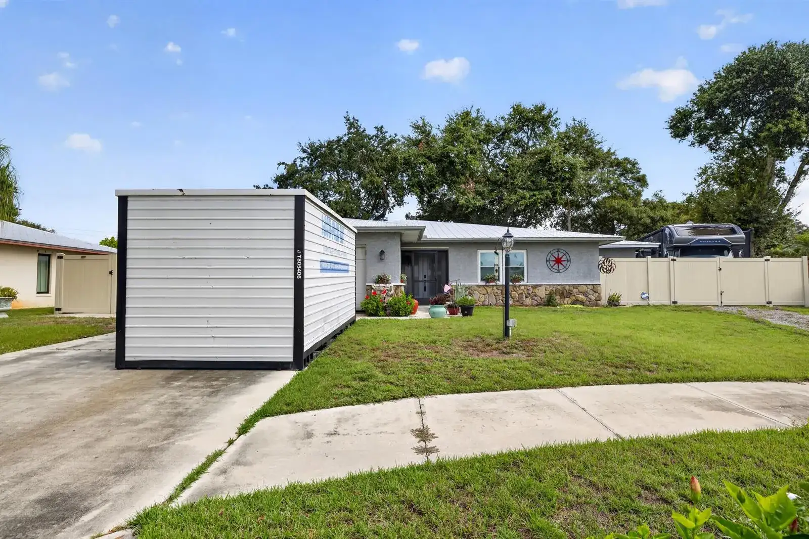 1916 QUAIL Court, Fort Pierce FL 34982 photo 2