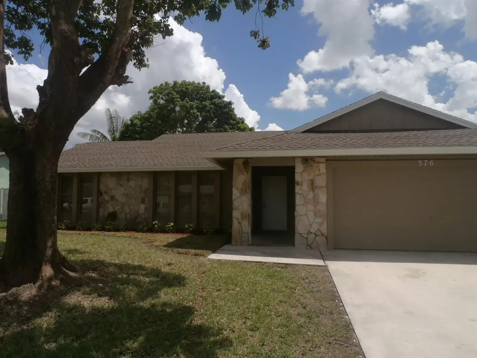 376 La Mancha Avenue, Royal Palm Beach FL 33411