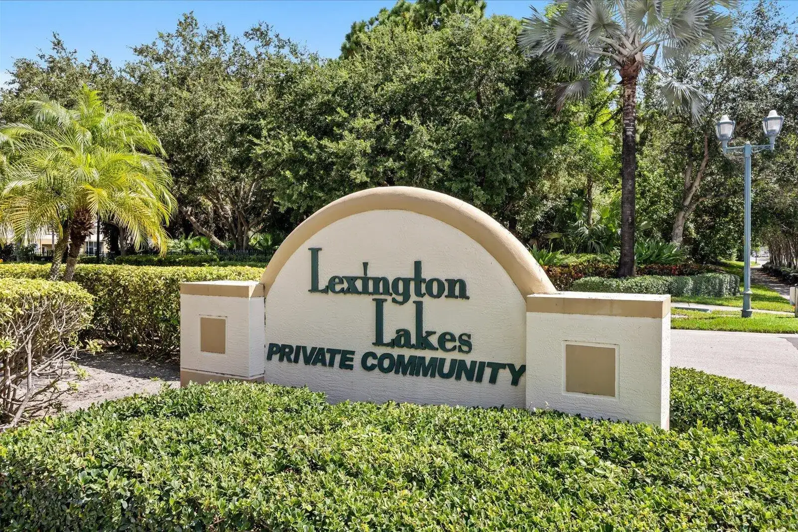 2781 SE Birmingham Drive, Stuart FL 34994 photo 2