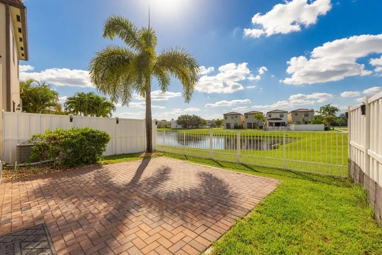 3002 Butternut Lane, Riviera Beach FL 33410 photo 3