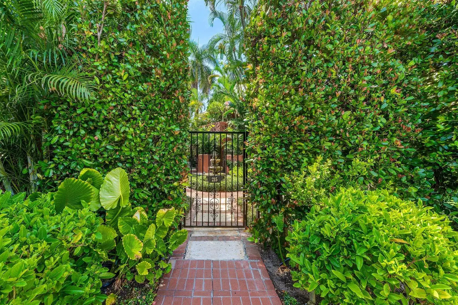 215 PHIPPS Plaza # 2, Palm Beach FL 33480 photo 2