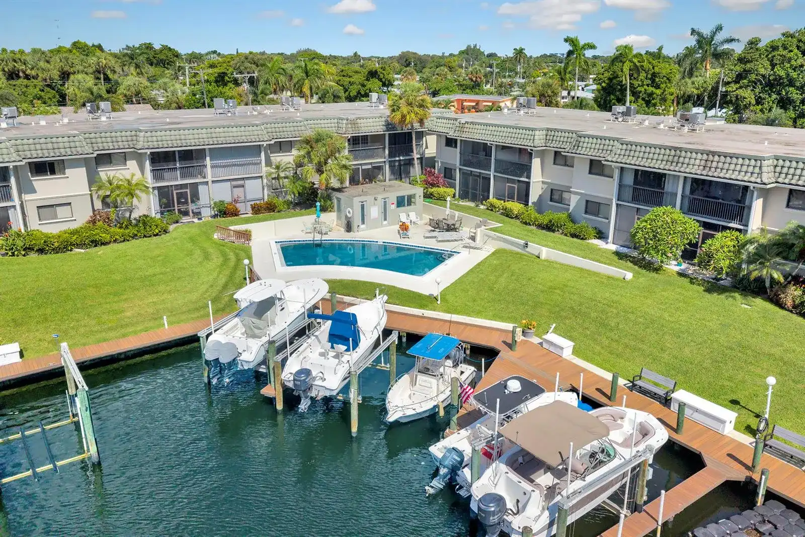 326 Northlake Drive # 201, North Palm Beach FL 33408