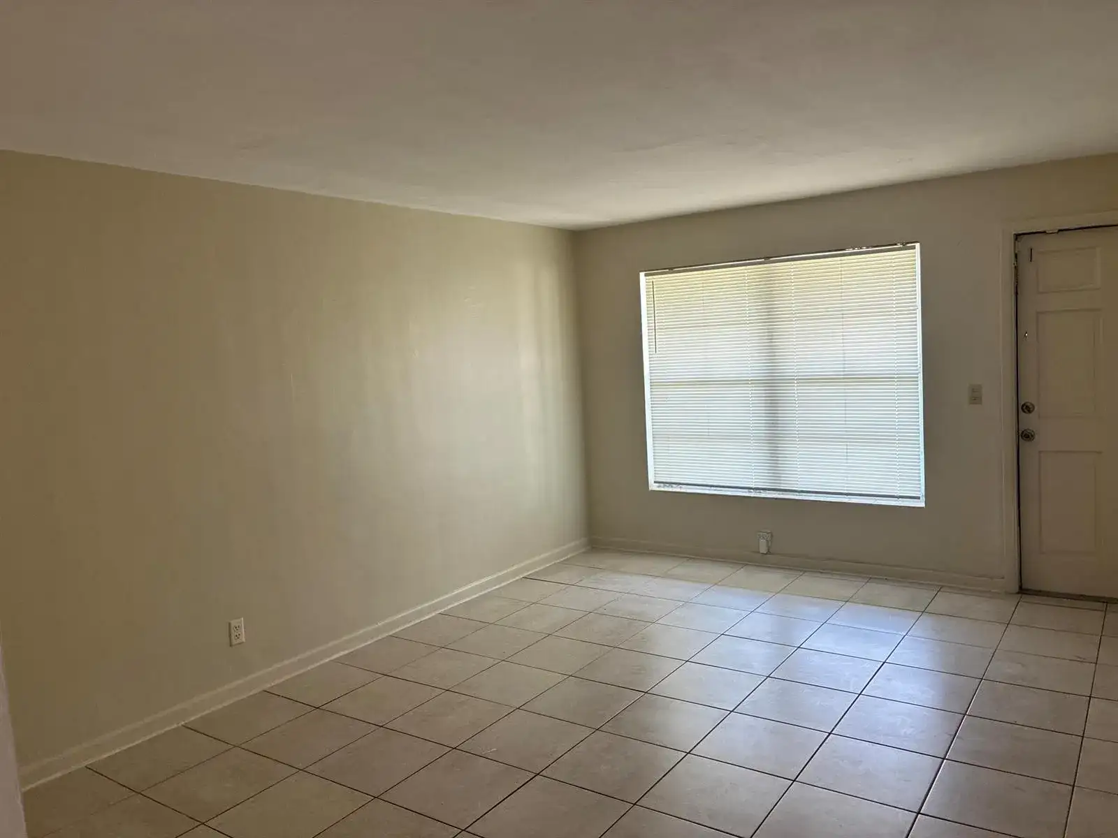 517 Silver Beach Road, Lake Park FL 33403 photo 5