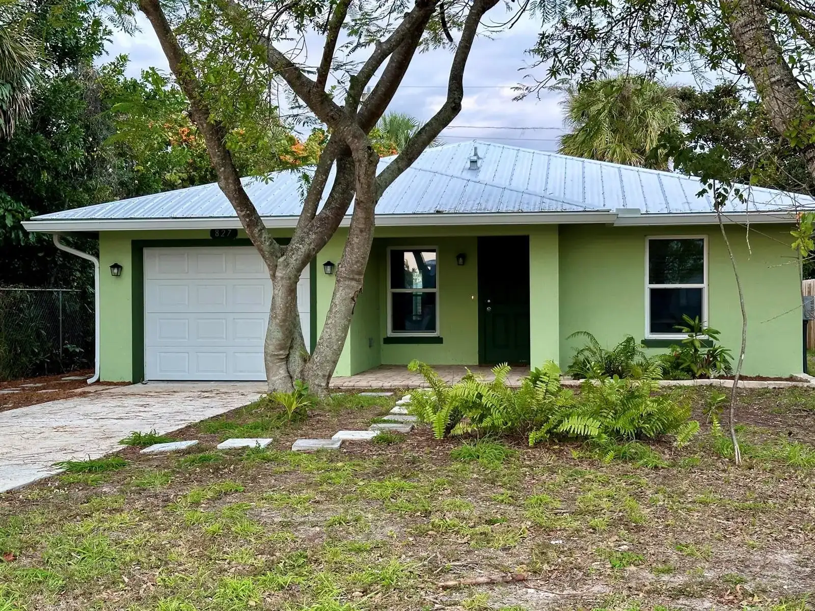 827 SE 6TH Street, Stuart FL 34994