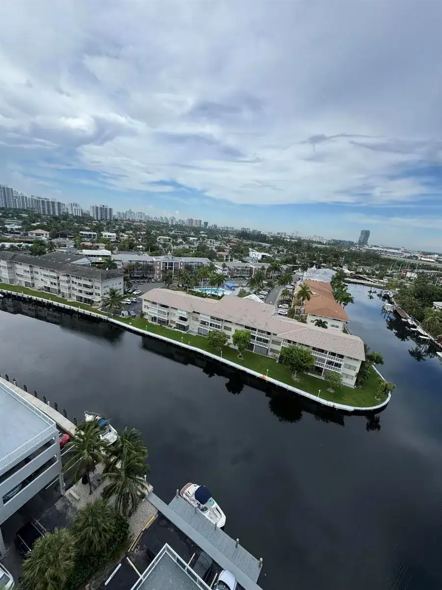 437 Golden Isles Drive # j, Hallandale Beach FL 33009 photo 4