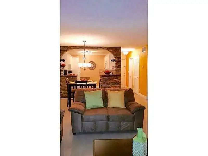 760 SE 2nd Avenue, Deerfield Beach FL 33441 photo 2