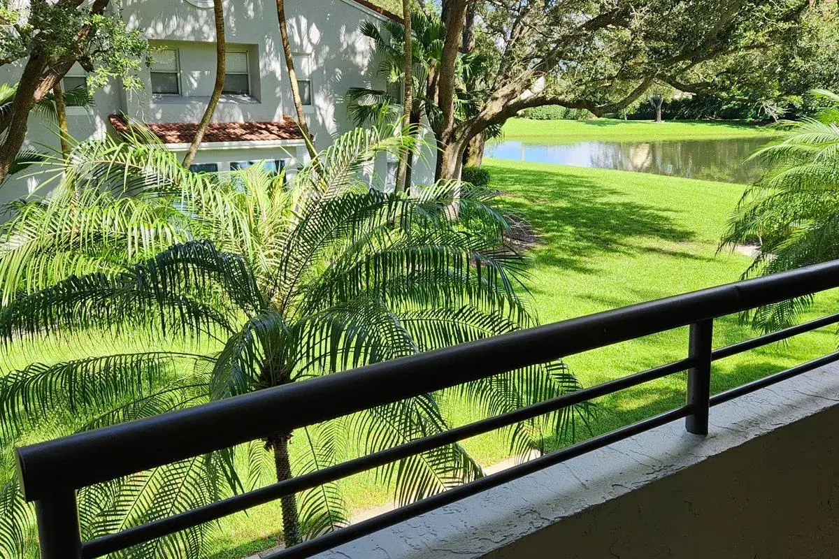 851 Lyons Road # 22203, Coconut Creek FL 33063
