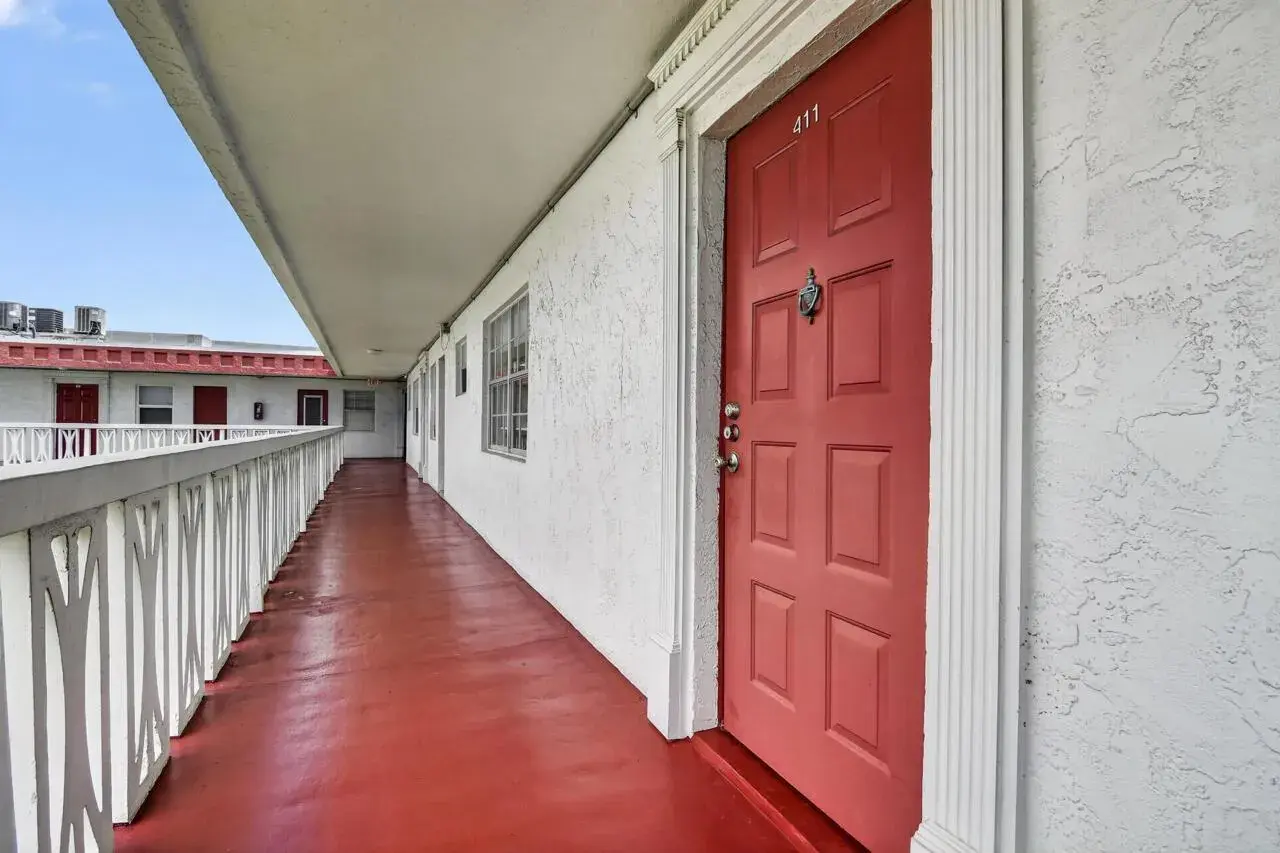 4140 NW 44TH Avenue # 411, Lauderdale Lakes FL 33319