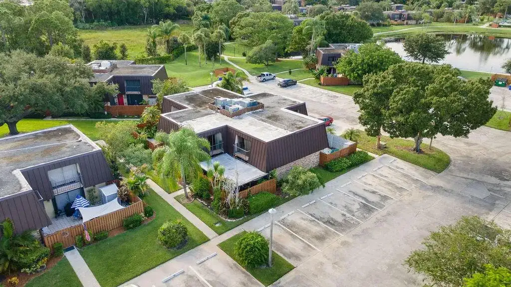 6431 SE WINDSONG Lane # 117, Stuart FL 34997 photo 2