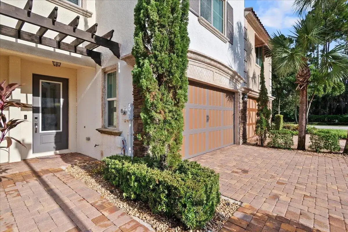 131 SWORD FERN Place, Wellington FL 33414 photo 3