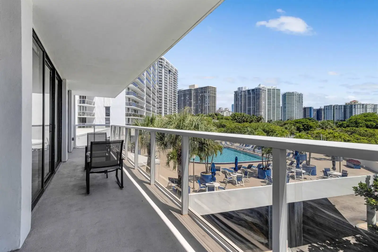 3701 N COUNTRY CLUB Drive # 404, Aventura FL 33180 photo 2
