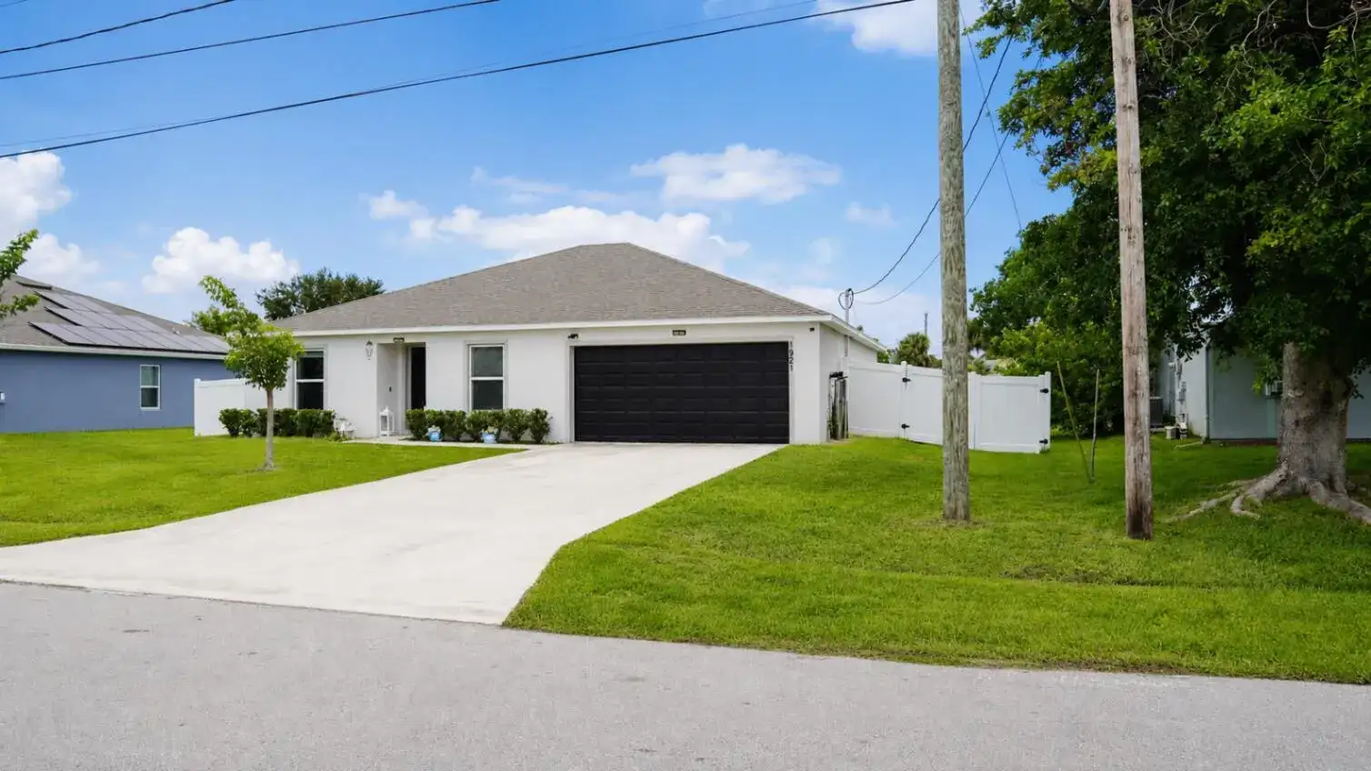 1921 SE JOYNER Circle, Port St. Lucie FL 34952 photo 2