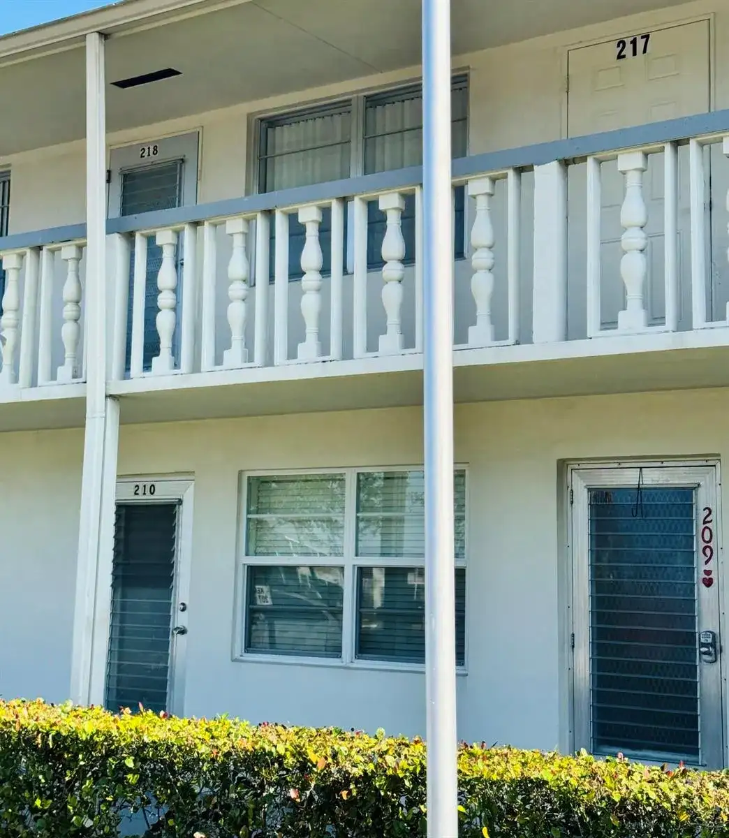 218 Kent M # M, West Palm Beach FL 33417 photo 3
