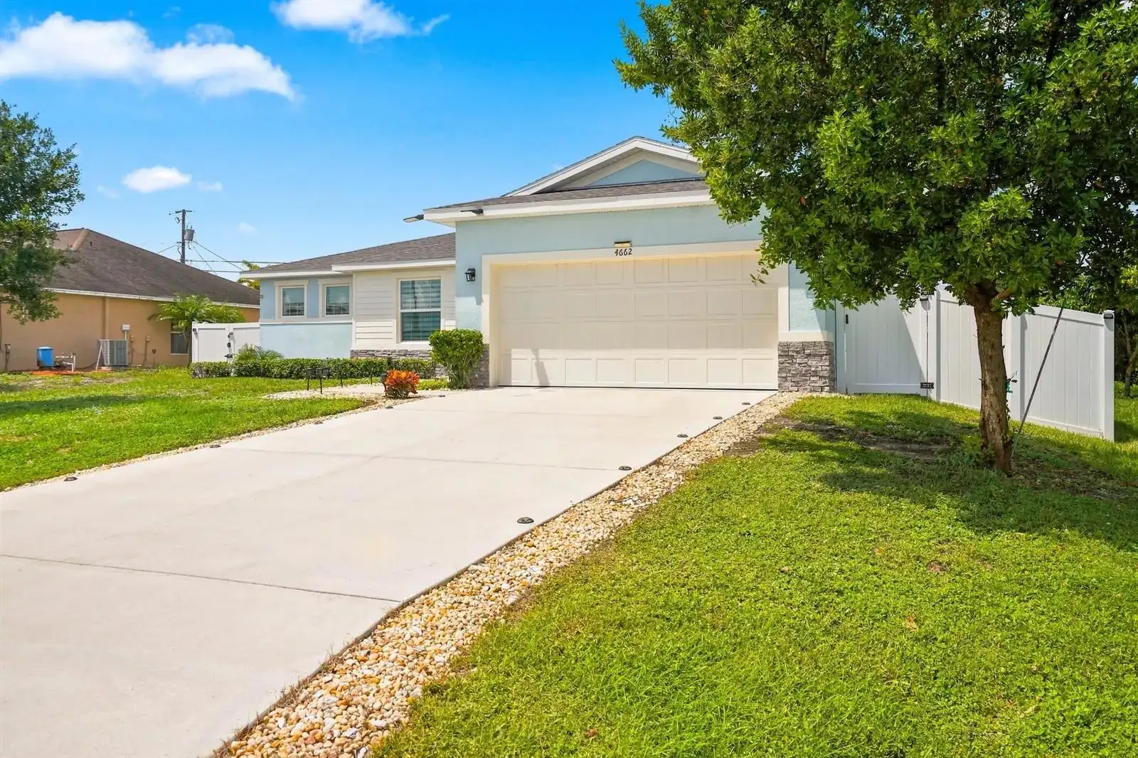 4662 SW YACOLT Drive, Port St. Lucie FL 34953 photo 2