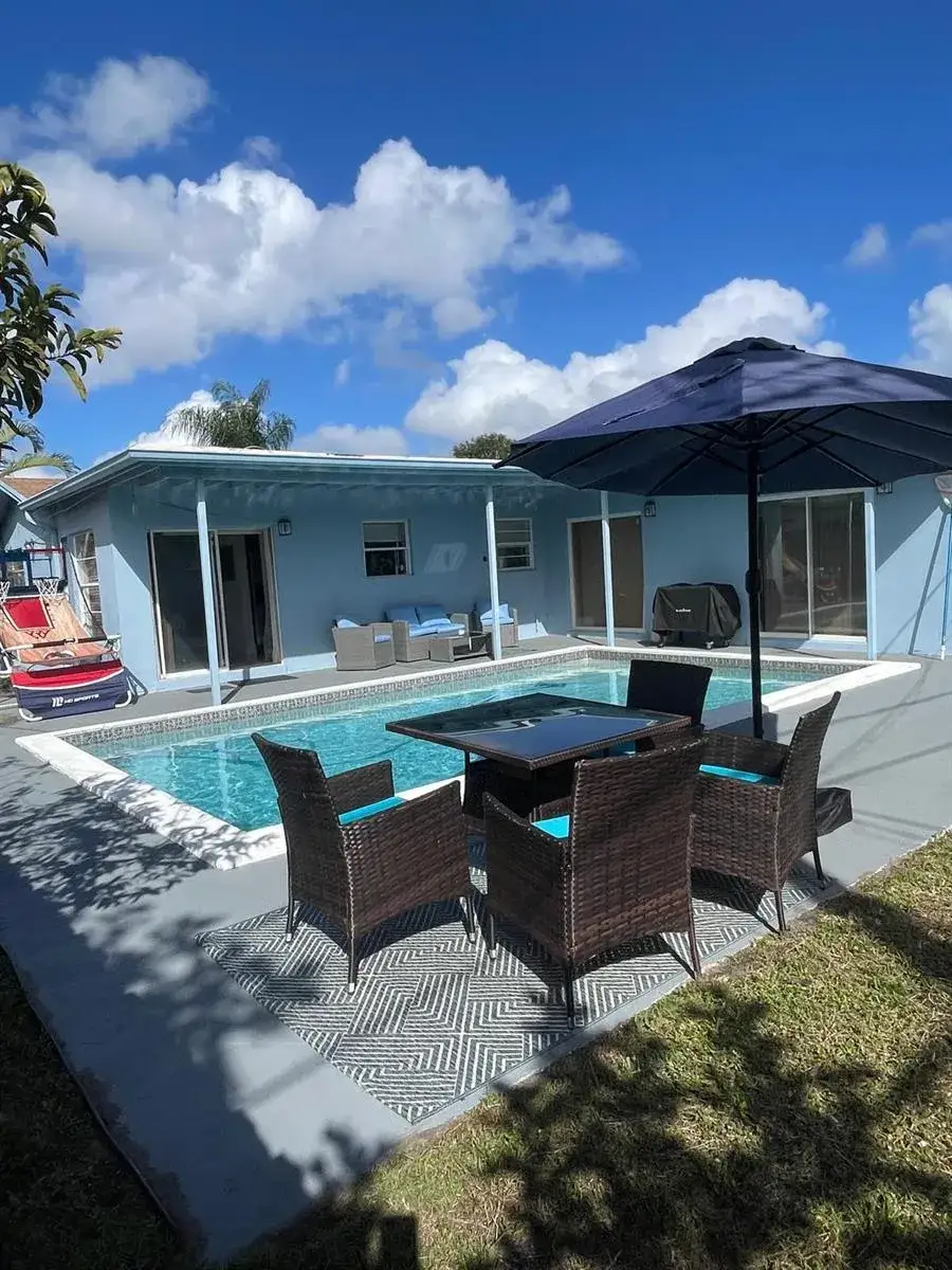 6456 Custer Street, Hollywood FL 33024