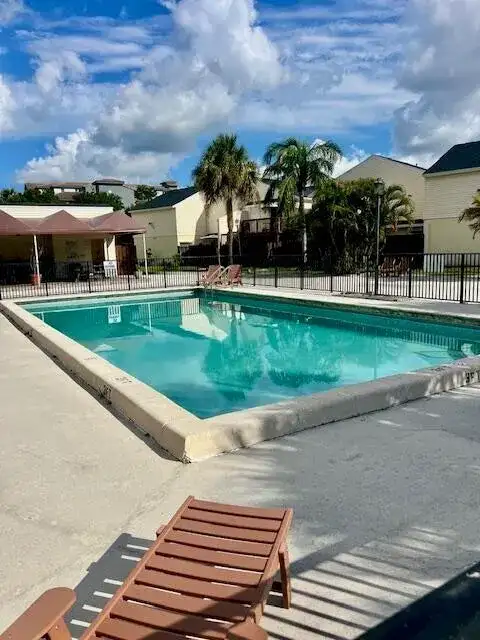 631 EXECUTIVE CENTER Drive # K104, West Palm Beach FL 33401 photo 2