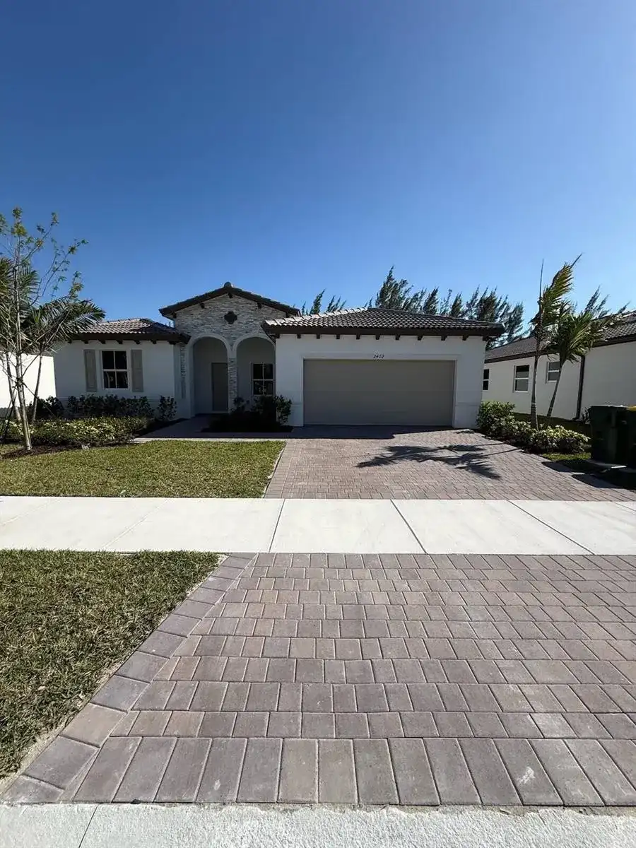 2402 SE 30th Street, Homestead FL 33033