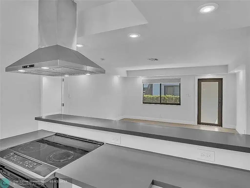 216 NW 25TH Street, Wilton Manors FL 33311 photo 3