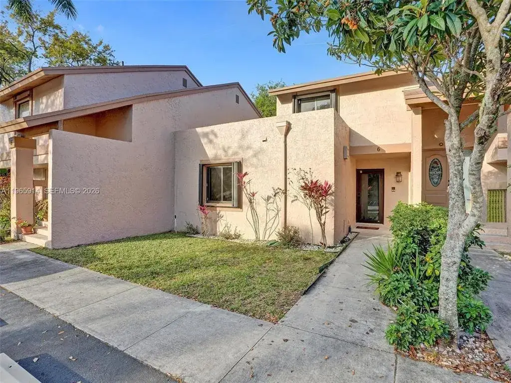 6 CHESTNUT Circle, Cooper City FL 33026