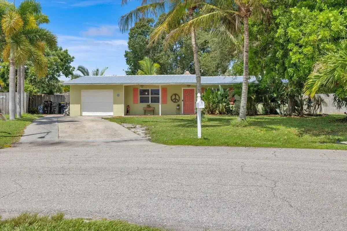 1121 SE ALAMANDA Lane, Stuart FL 34996