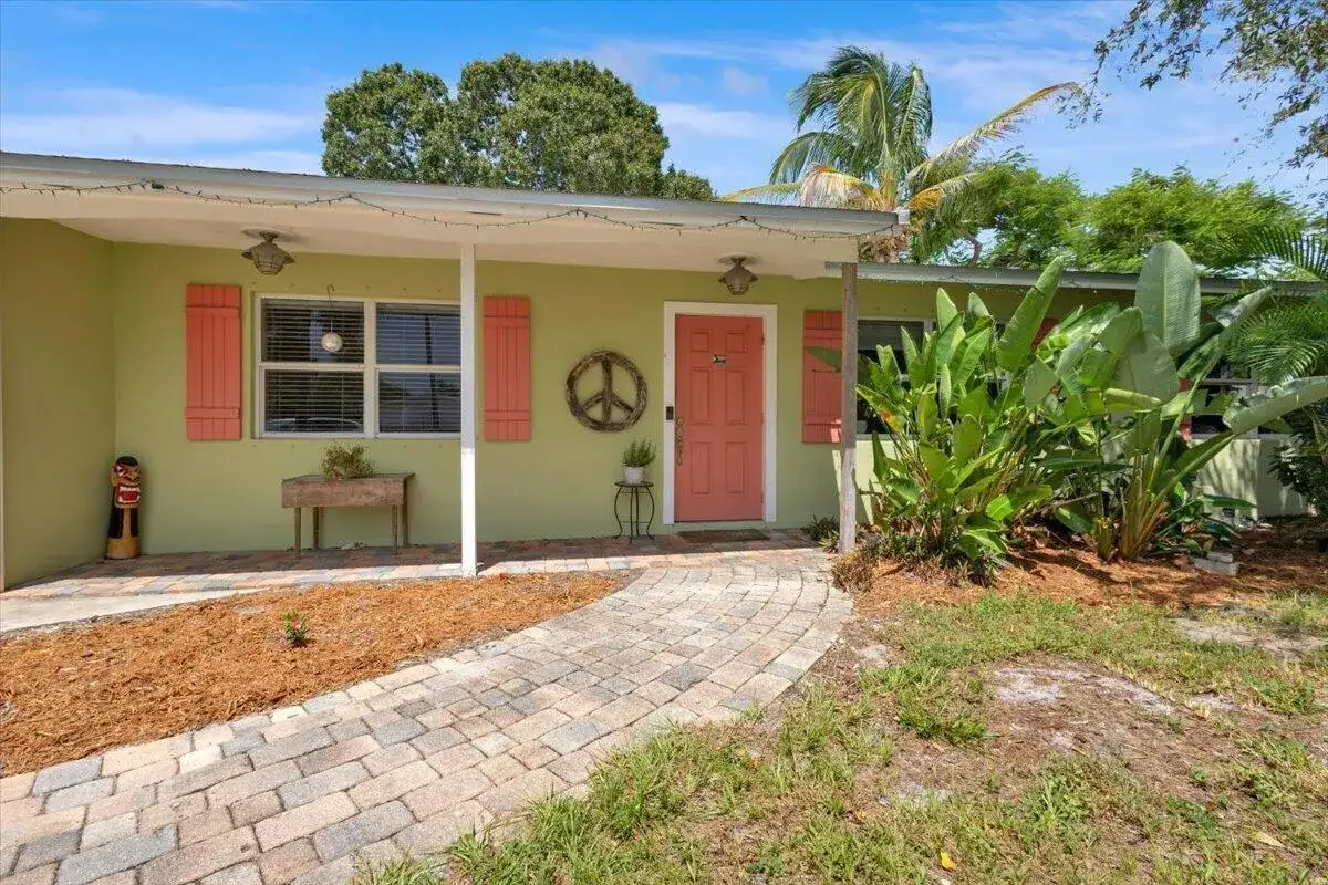 1121 SE ALAMANDA Lane, Stuart FL 34996 photo 3