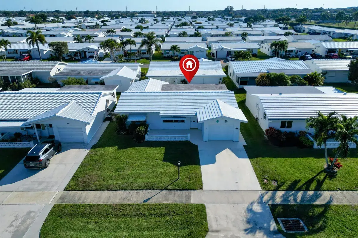 2016 SW Golf Lane SW, Boynton Beach FL 33426