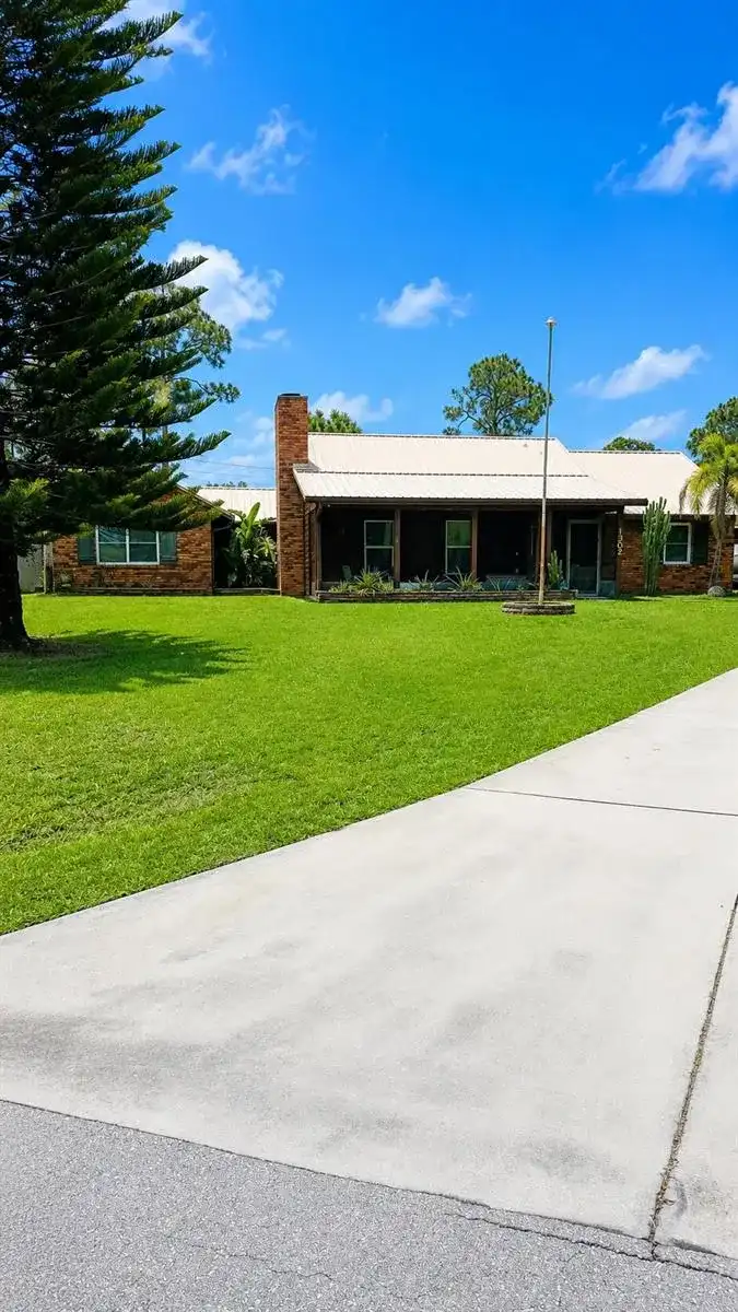 1302 SW Bartell Avenue, Port St. Lucie FL 34953
