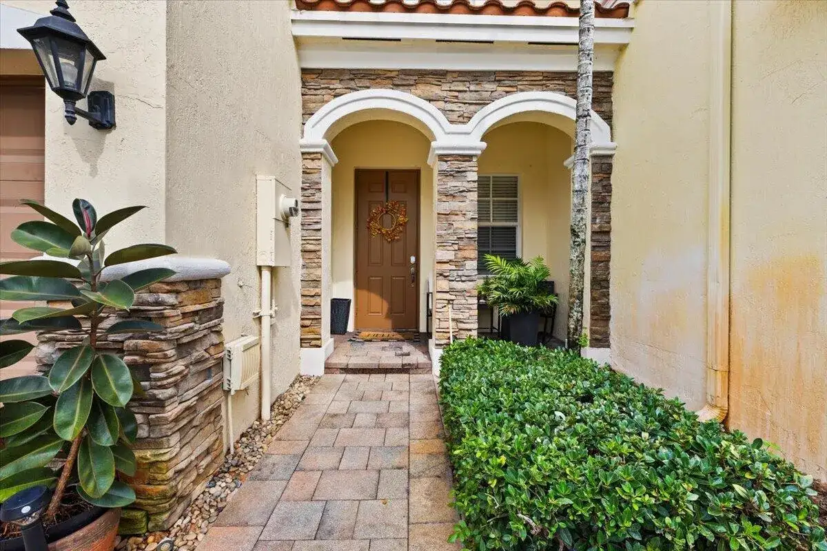 130 EMERALD CREEK Terrace, Plantation FL 33325 photo 2