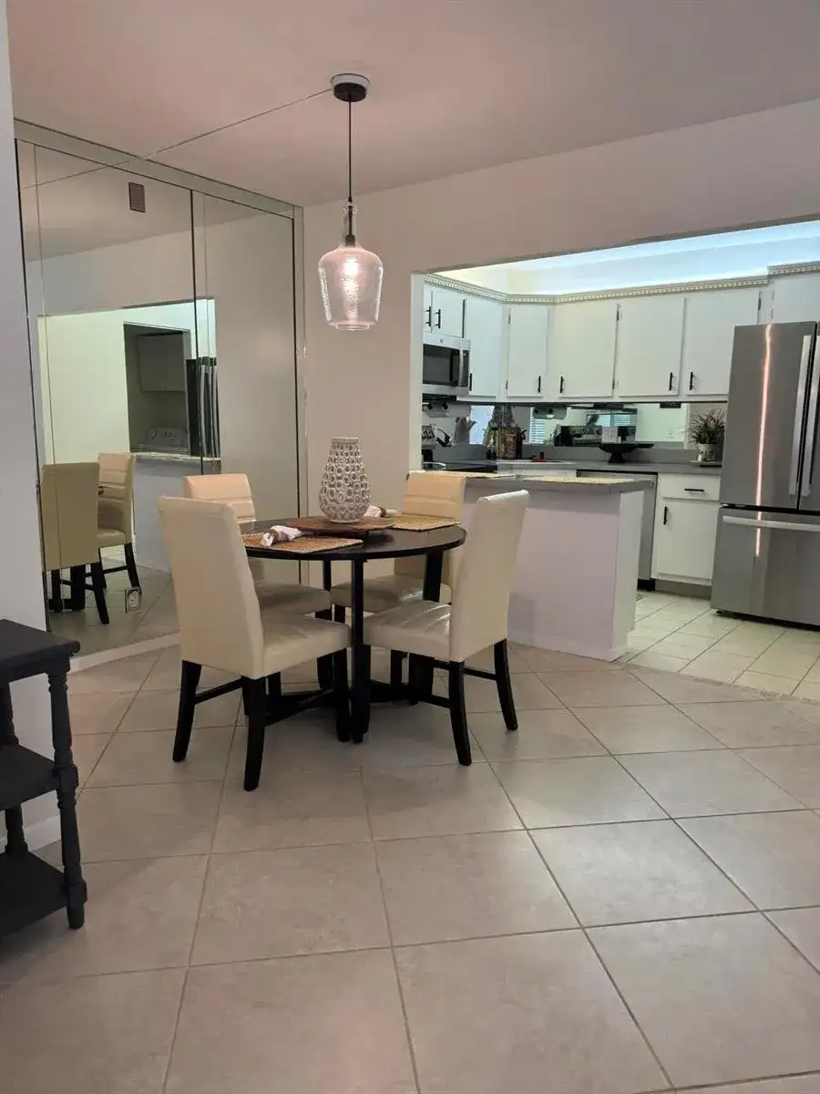 3624 LA AIRES Court # 1, FL 33463 photo 2