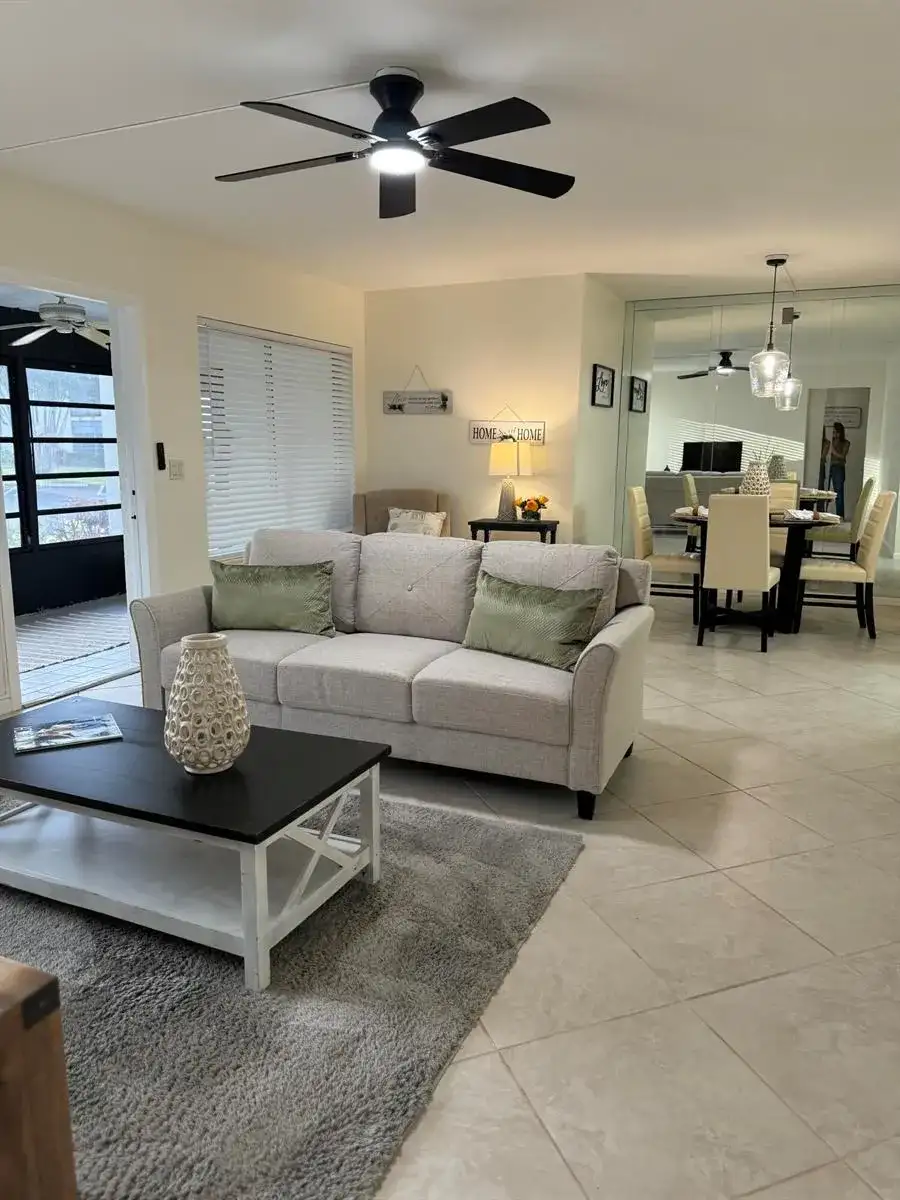3624 LA AIRES Court # 1, FL 33463 photo 3