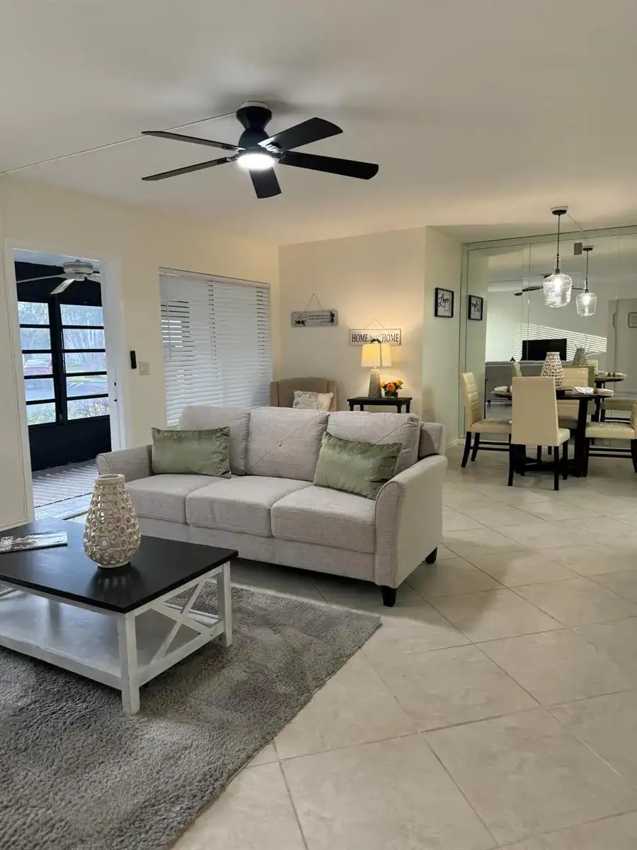 3624 LA AIRES Court # 1, FL 33463 photo 4