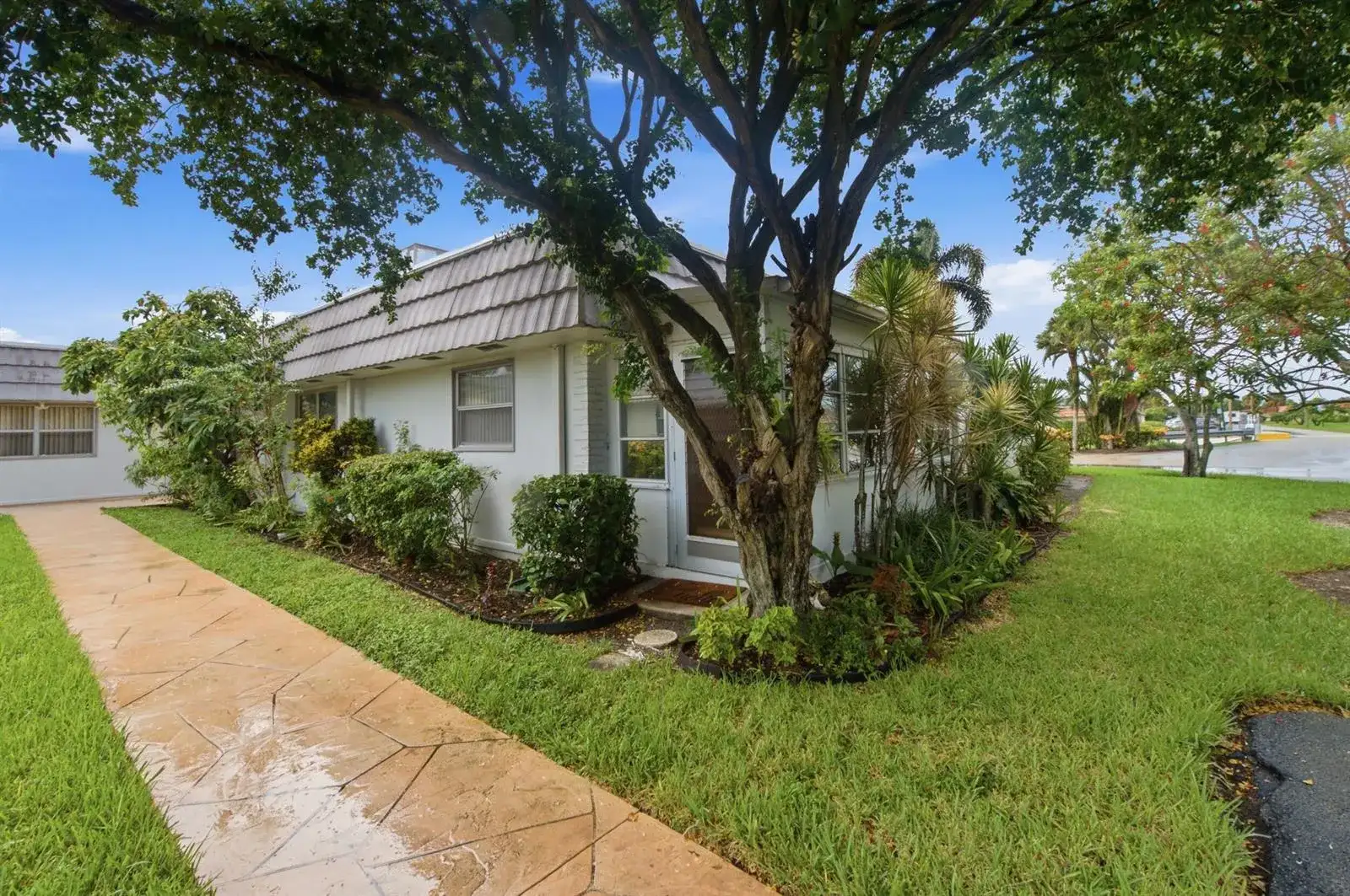 167 Valencia G, Delray Beach FL 33446 photo 3