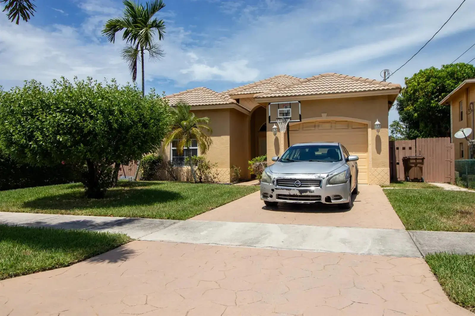 237 SW 8TH Street, Deerfield Beach FL 33441 photo 2