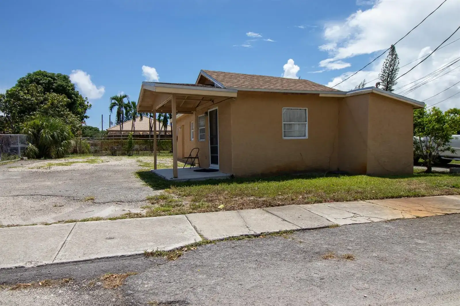 242 SW 7TH Court, Deerfield Beach FL 33441 photo 2