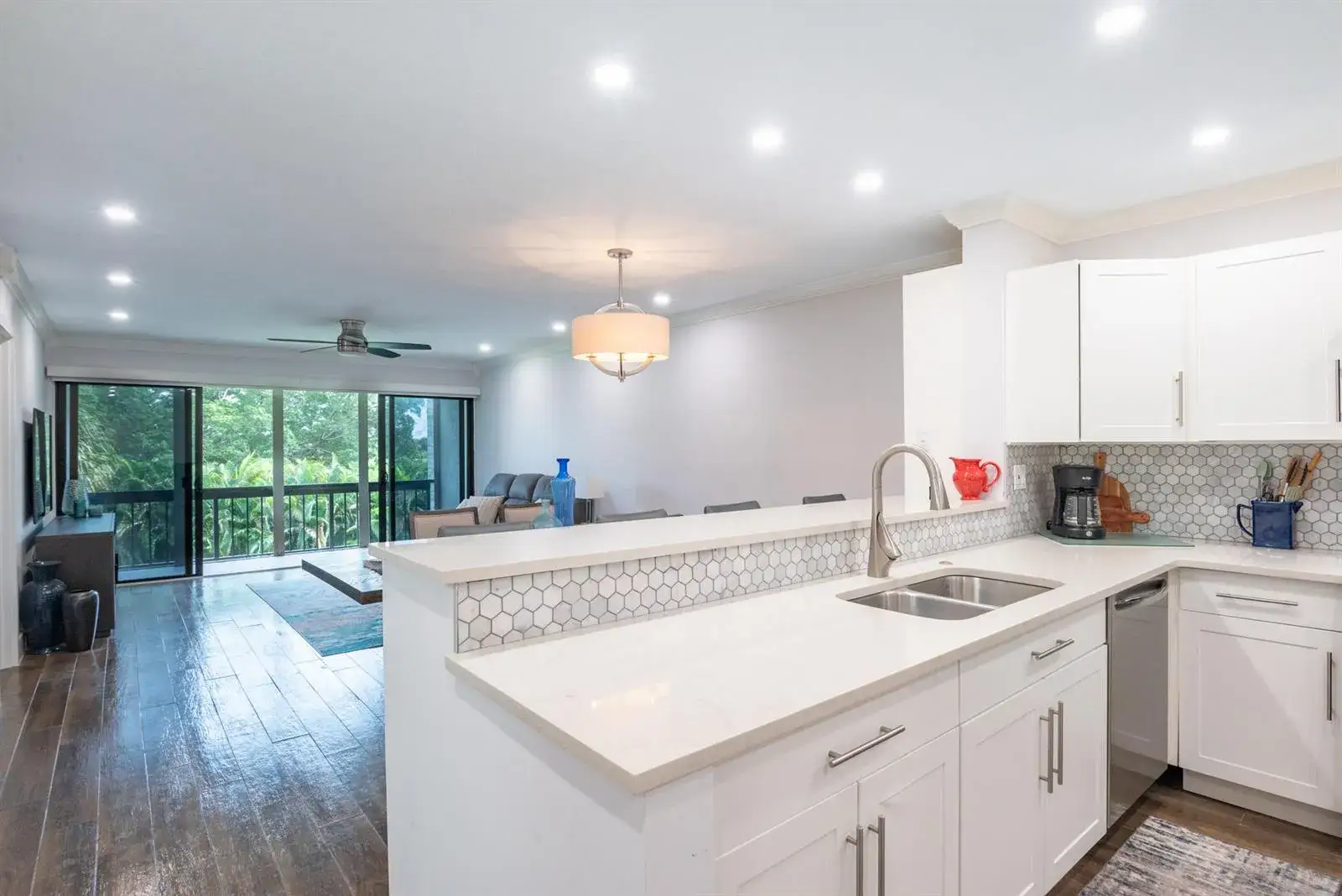 2500 PRESIDENTIAL Way # 304, West Palm Beach FL 33401