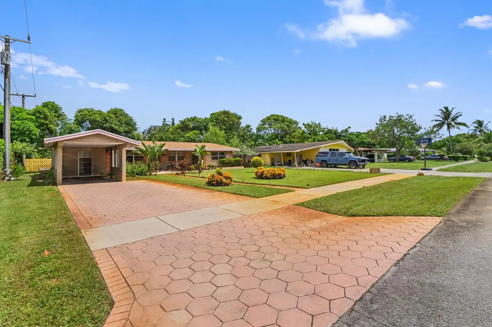 316 NW 44th Avenue, Plantation FL 33317 photo 2