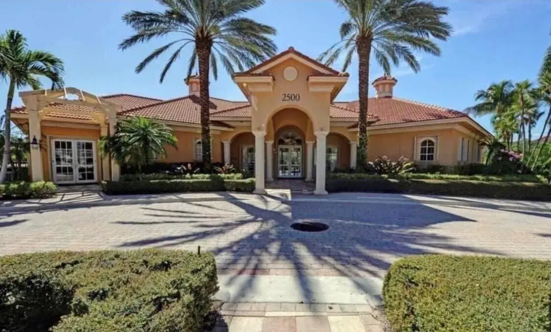 2486 SAN PIETRO Circle, Palm Beach Gardens FL 33410