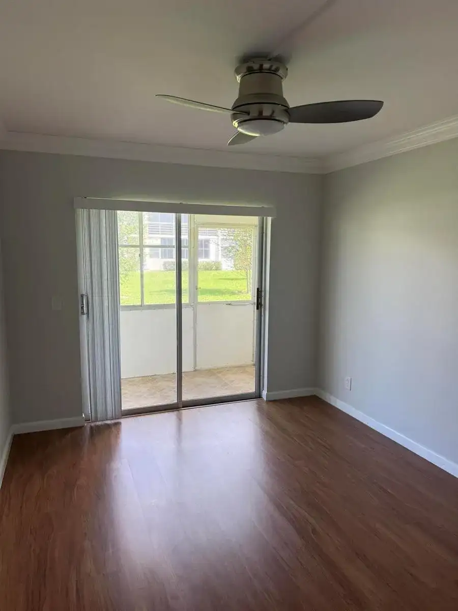 144 WINDSOR G, West Palm Beach FL 33417 photo 3