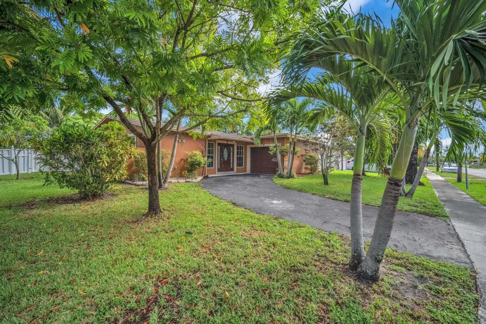 7399 NW 20TH Court, Sunrise FL 33313 photo 2