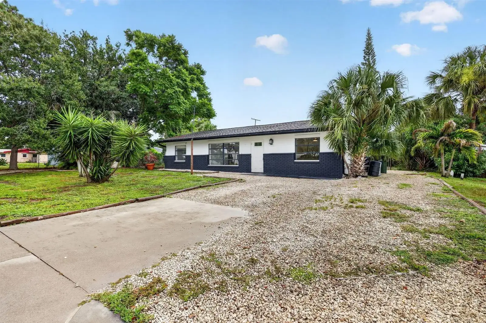 820 E 13TH Street, Stuart FL 34994 photo 2